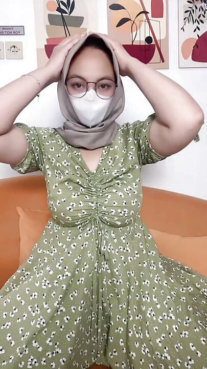 Mama muda belia pamer tubuh yang sempurna