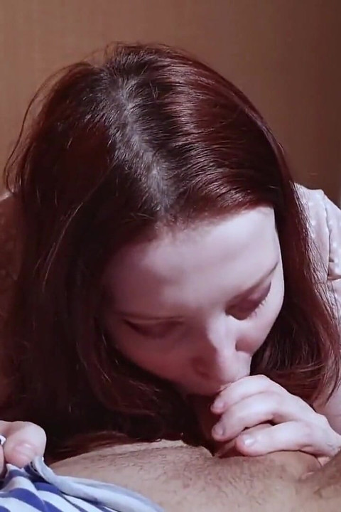 MYLF - Nadržený nevlastní syn odlupuje sajícího ptáka své macechy