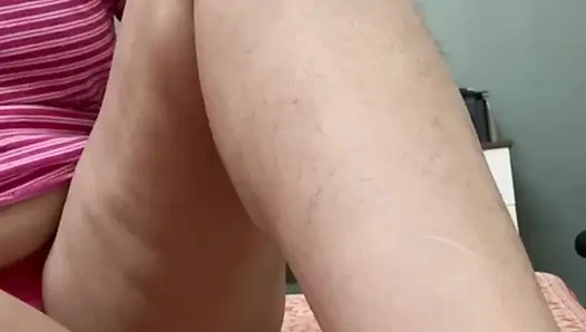 Hintli üvey anne tıraş oluyor ve kıllı amını ağdalıyor