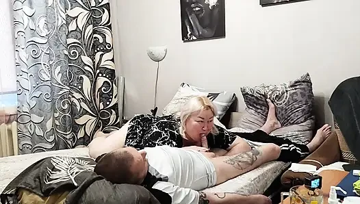 Mengisi mulut pacarku dengan banyak air mani