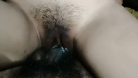 Desi freundin reitet zum ersten mal auf meinem großen schwanz