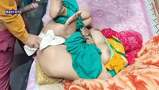 Gerçek Hintli köylü kadın üvey erkek kardeşiyle ilk kez Hintçe videoda seks yapıyor. Hintli köylü kadın xxx videosu.