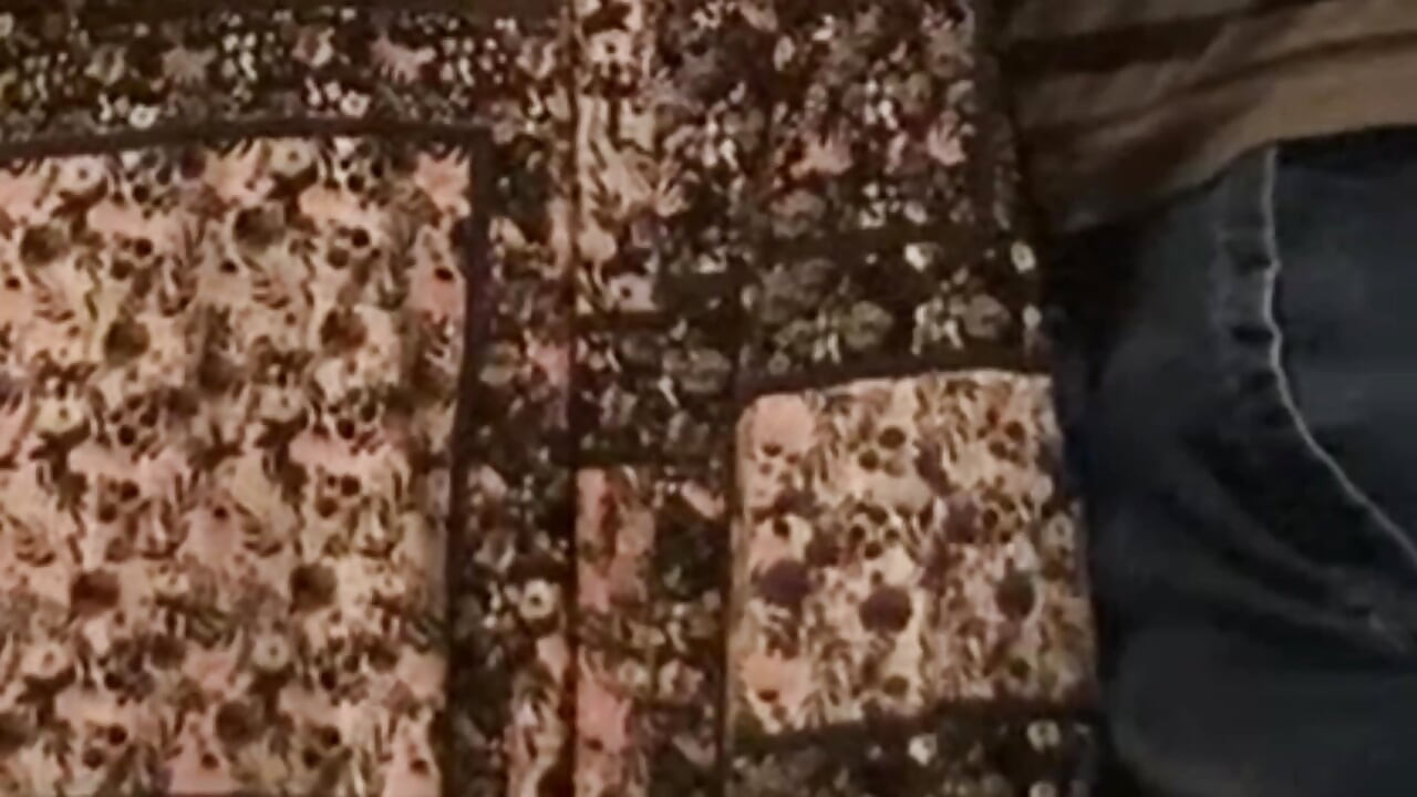 地铁里的热辣女郎