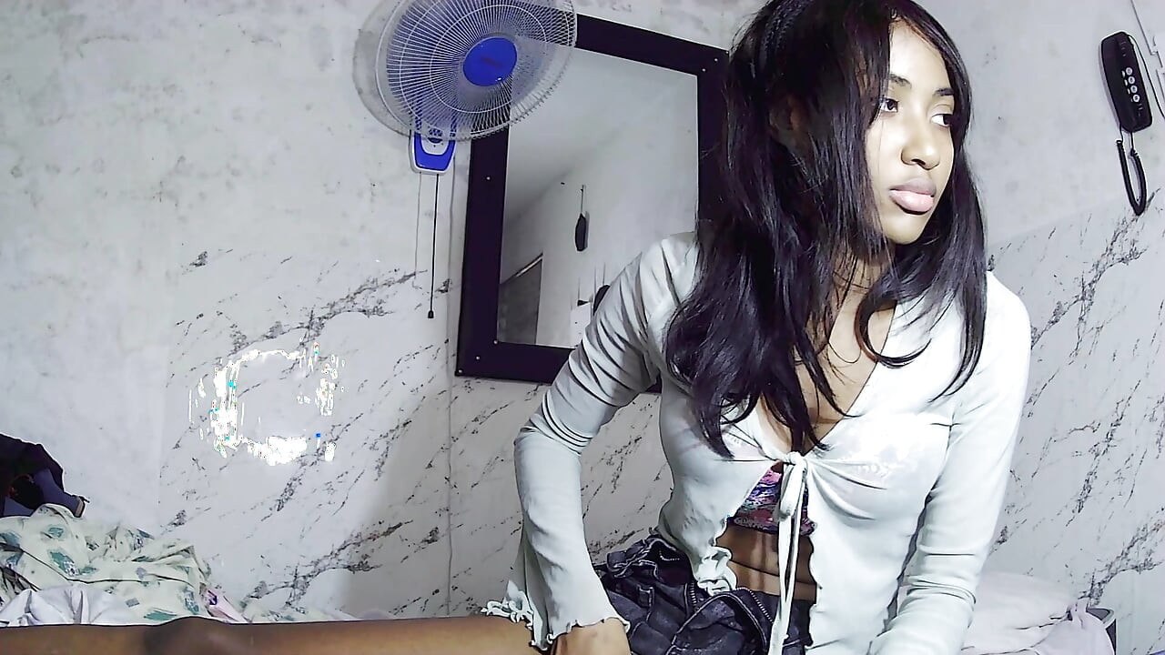 فتاة لطيفة ومثيرة جدا