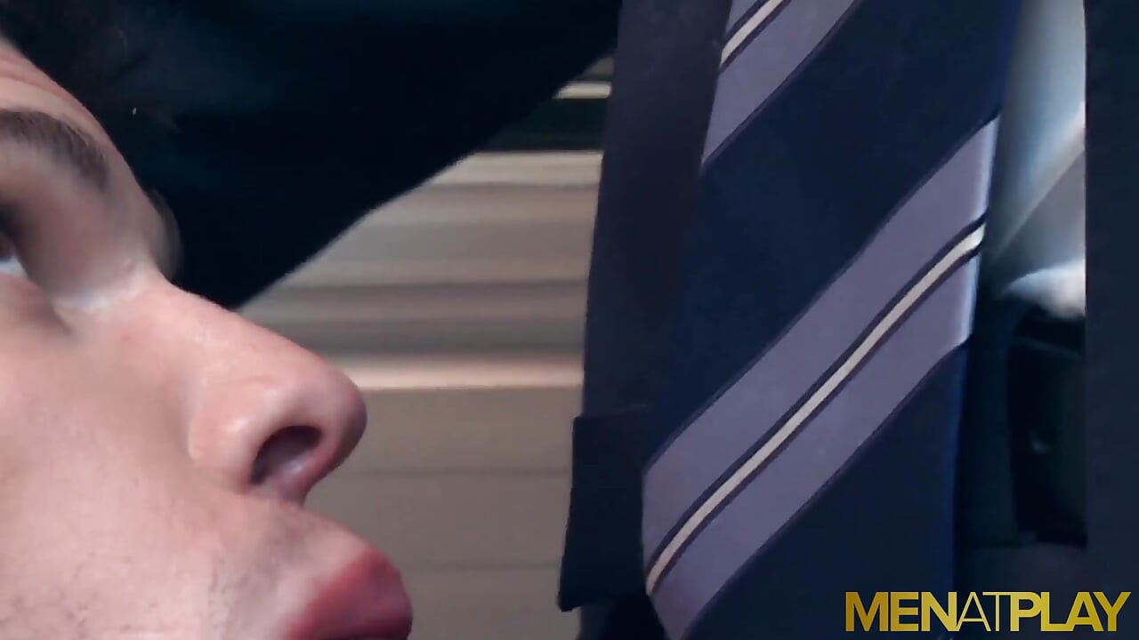 MENATPLAY - Handsome Klein Kerr anal fucks Ken Rodeo in office