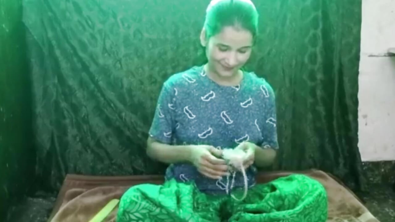 Quando a cunhada veio com o cartão de casamento, o cunhado a pegou no hotel, a fodeu e a engravidou.