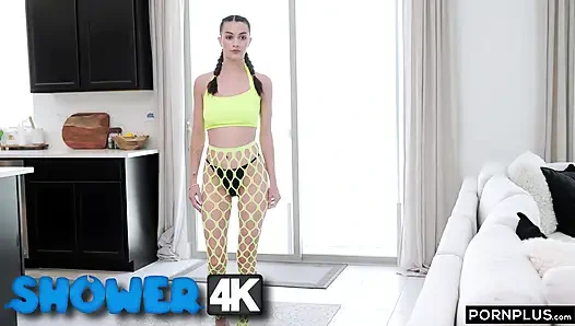 Summer Renee Gets Her Insides Massaged In The Shower