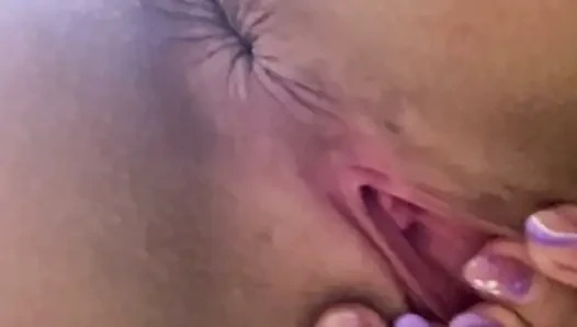 Evde tek başına mastürbasyon yapıyor