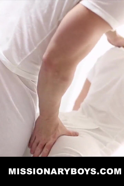 Starješina Riley nudi svoju guzu i usta kako bi služio svećeništvu