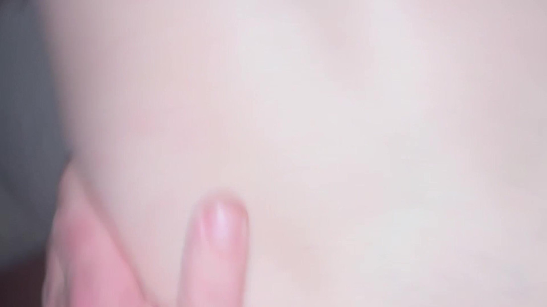 Doggy style slow motion skickar chockvågor genom hennes röv