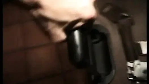 Ateşli Esmer Orta Yaşlı Seksi Kadın Milan'da Iki Adam Tarafından Sert Sikiliyor