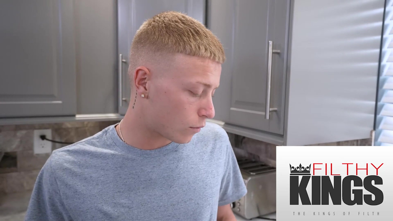 継母がムラムラしすぎて、彼女を激しくファックしなければならなかった