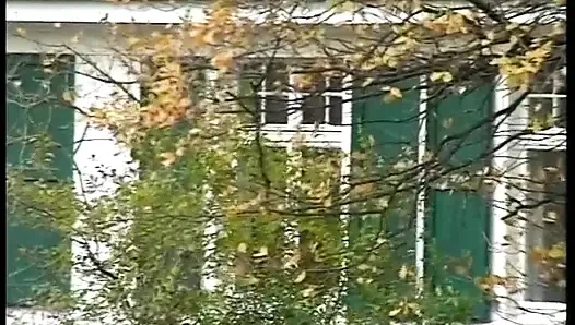 Klasik seks videosunda çoraplı sarışın orta yaşlı seksi kadının götü sikiliyor ve ağzına boşalıyor