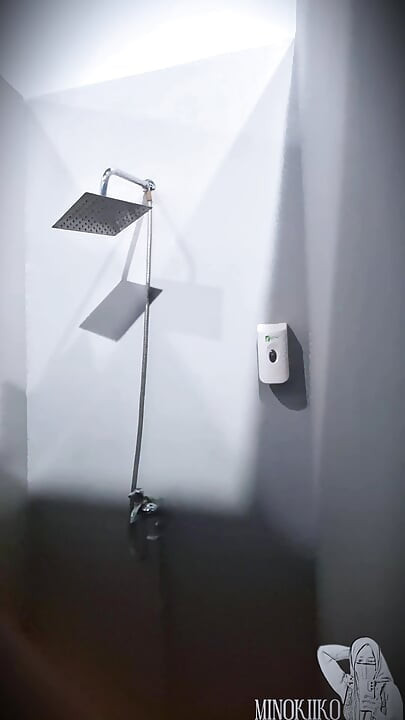 내 사랑스러운 남친을 위해 공공 체육관 화장실에서 샤워 - Minokiiko