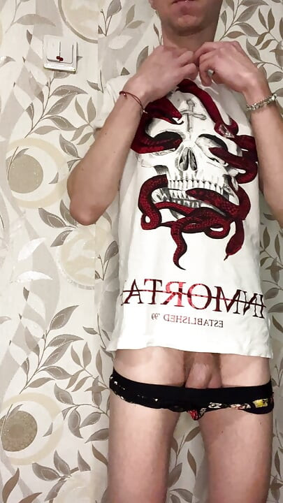 パンティガールズでの手コキとダーティートーク