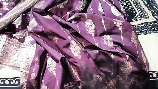 Aku menyetubuhi rekan iparku di kamarku.