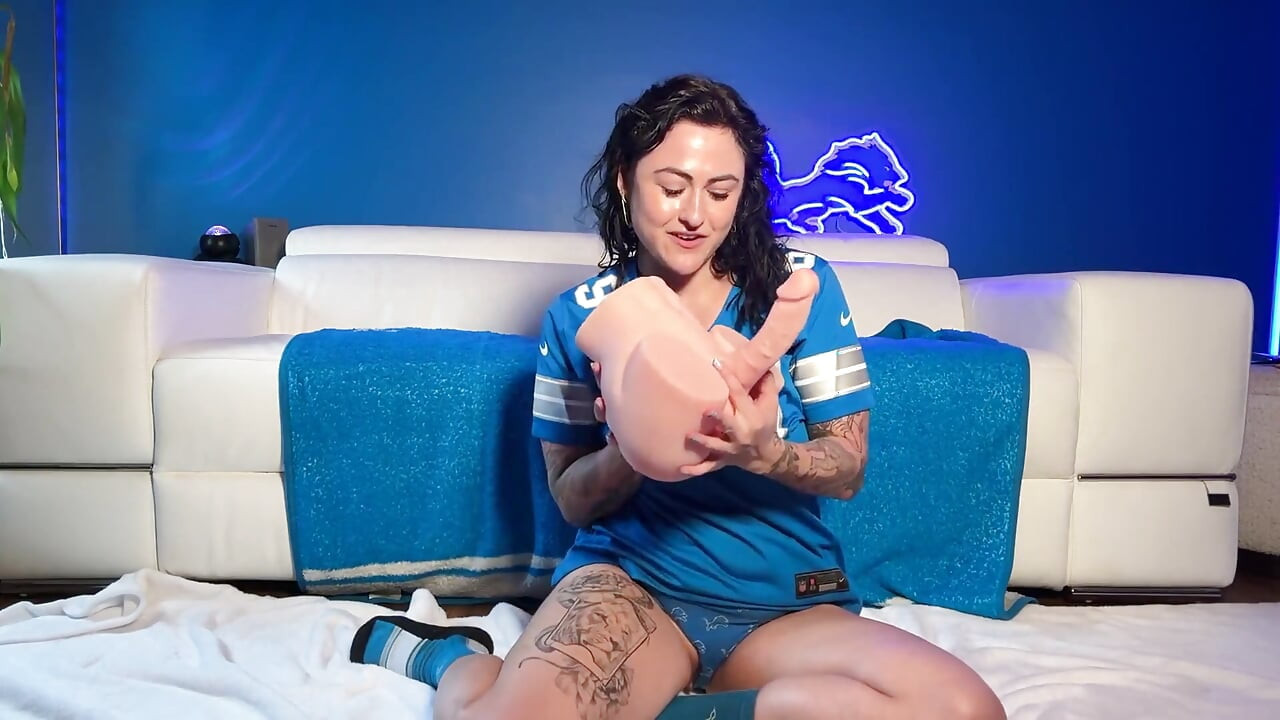 Football Slut Cums for the Detroit Lions