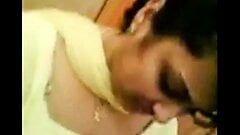 Сексуальная индийка сосет хуй своего бойфренда
