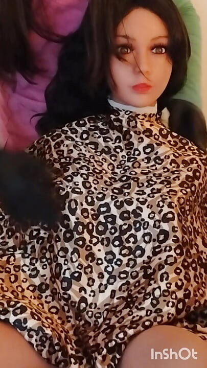 Lindsey haircutting cape modeling session busty sex doll