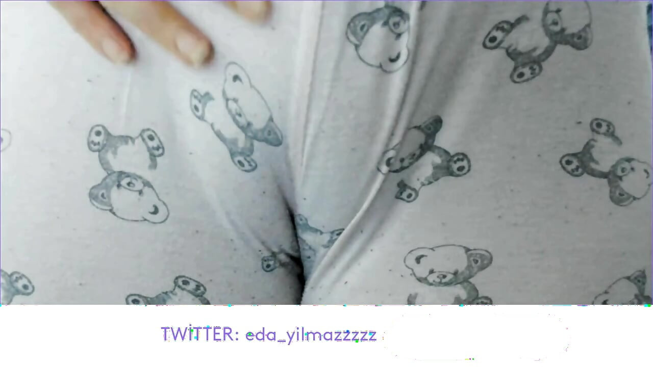 CAMELTOE- SWOLLEN PUSSY- MASTURBATE WITH PAJAMAS