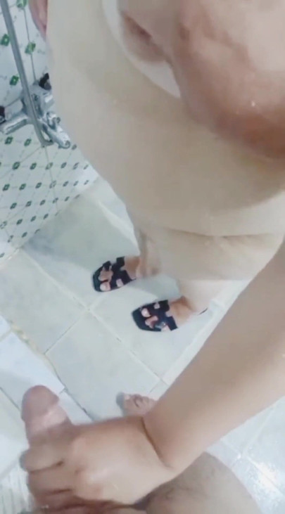 I'm with my husband in the shower, I have sex with him and I get a big amount of cum sex in my ass | Clip 1