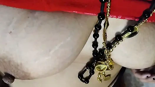 Bhabhi steckte sexzeug in muschi ein und nahm muschisaft heraus