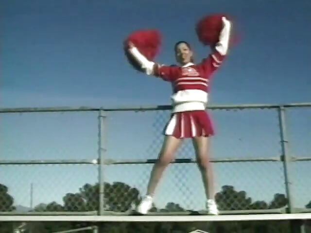 Honey skin cheerleader gets her cunt licked before sucking guy's dong