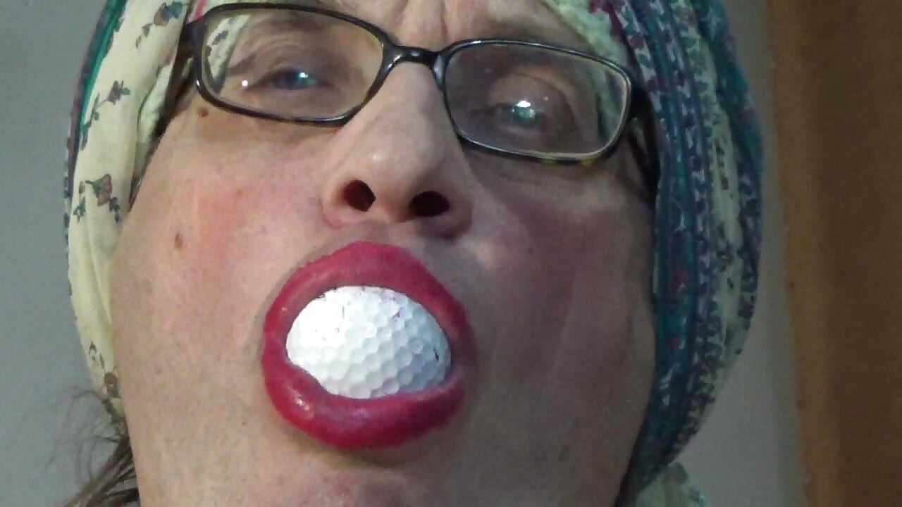 Yaşlı ladyboy Serge Lusin. 2026ac