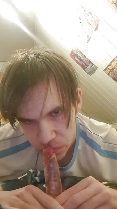 Beginner femboy can blow because dildo deep