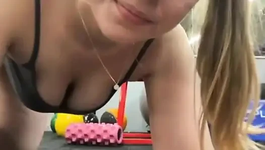 Jucielussie кончает в спортзале