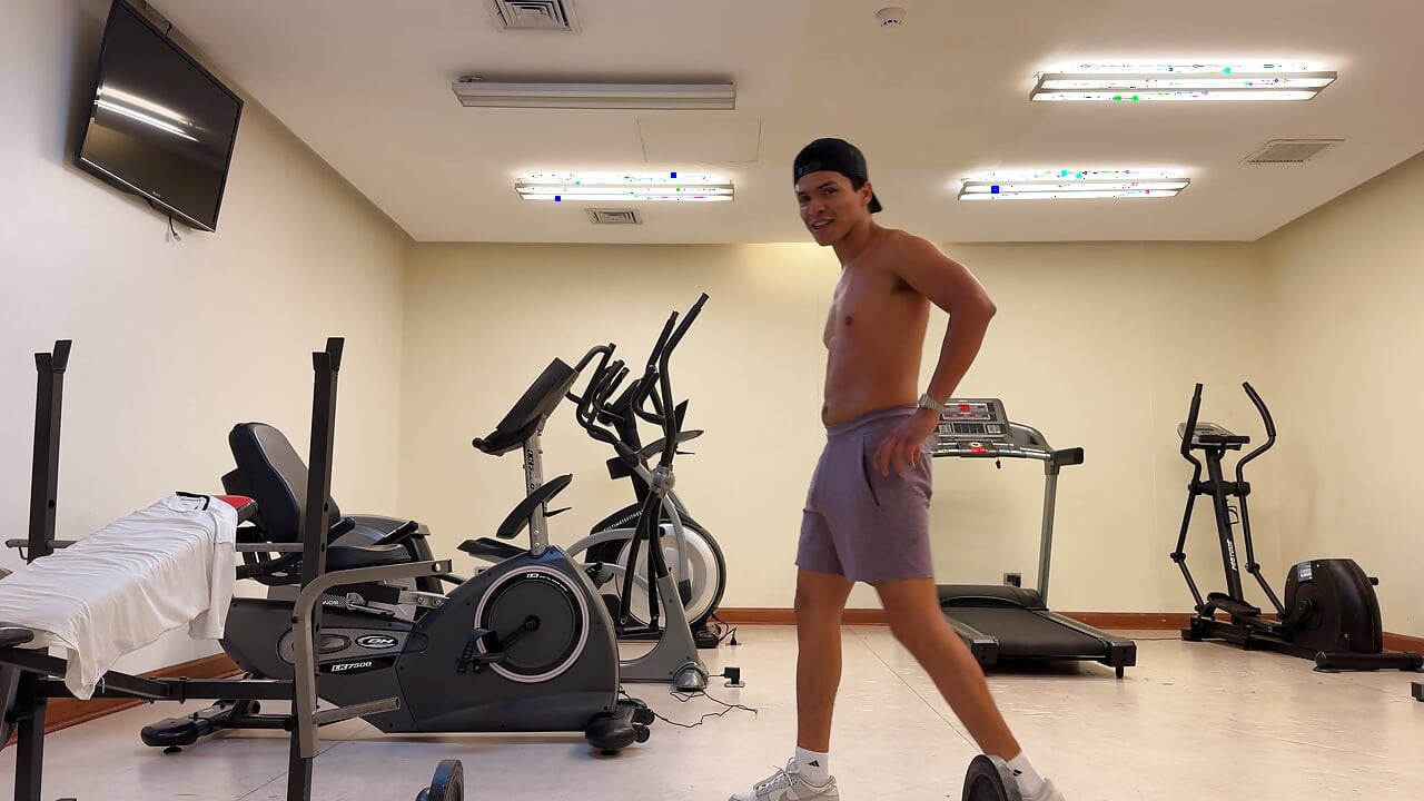 Training naked in the hotel gym