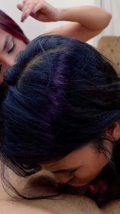 Hardcore Dispute: Deux Jeunes Filles Qui S’affrontent Pour Voir Qui Baise Le Mieux