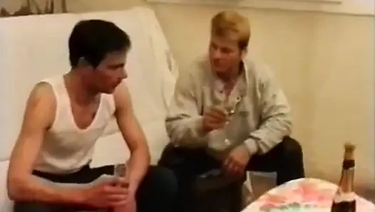 Fanny çok ateşli kadın tanımadığı bir adam tarafından sikiliyor.