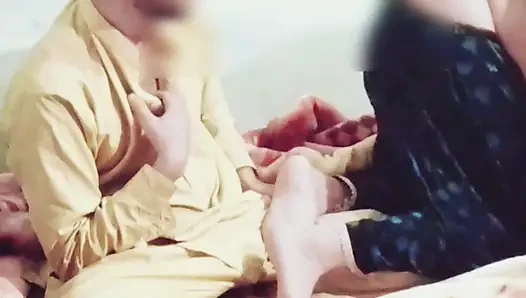 Pamela Flores - doggystyle grandi tette oscillano (scena di sesso)