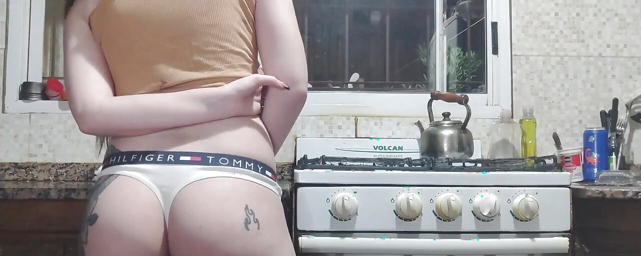Tu te réveilles et tu me vois en string regardant par la fenêtre, que feriez-vous ?