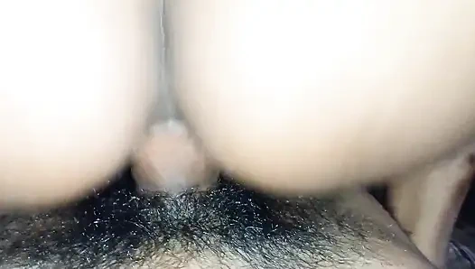 Desi bhabhi menunggangi kontol besar