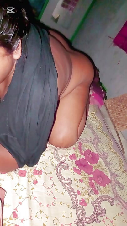 Un beau-fils indien baise sa mère.