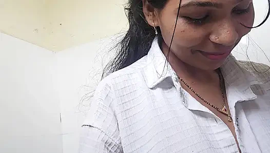 Mere school ki hote girlfriend mujhe akeli toilet m akeli mili dono ki marzi se sex hogya chota toilet hard sex