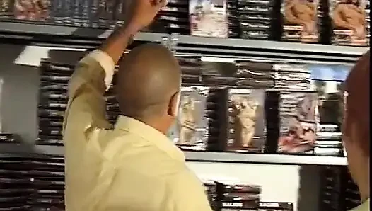 Angelica bella produktion im vogel mit kristallkugeln