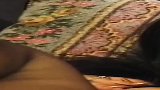 Aksi fingering ganas cewek hot ini sampai muncrat banyak banget