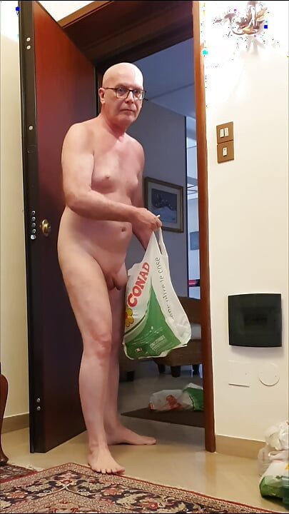 Nude ad home