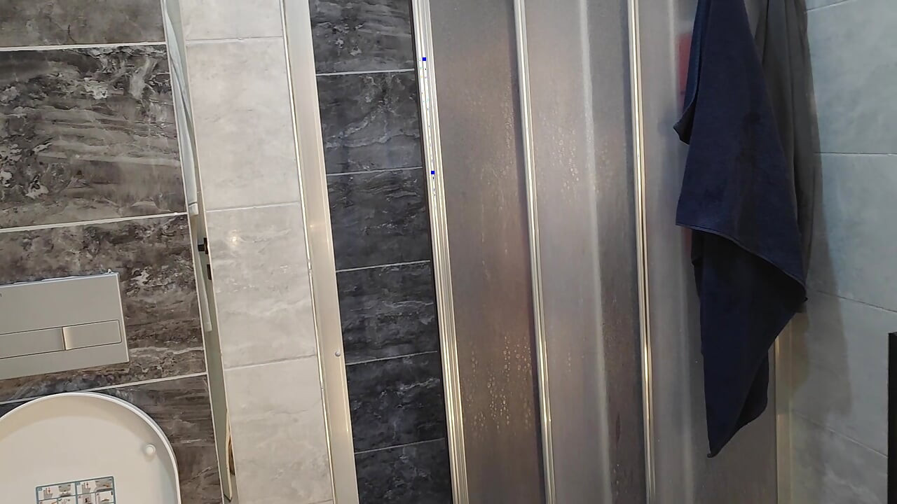 Ma belle-mère m’a laissé la baiser après la douche !