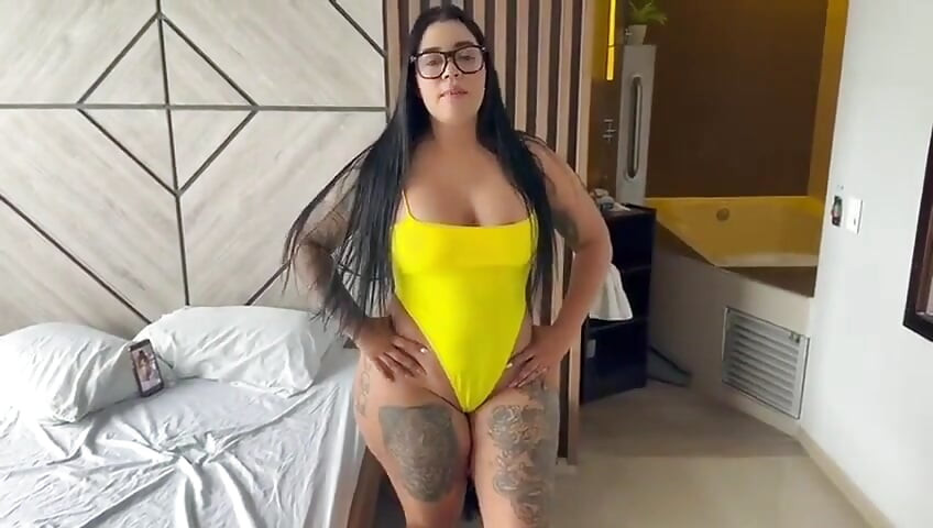 你发现我在自慰, 我得到了一个美味的操逼