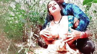 Seeing Indian Bhabhi alone in the forest, Bhabhi's brother-in-law made sex with her