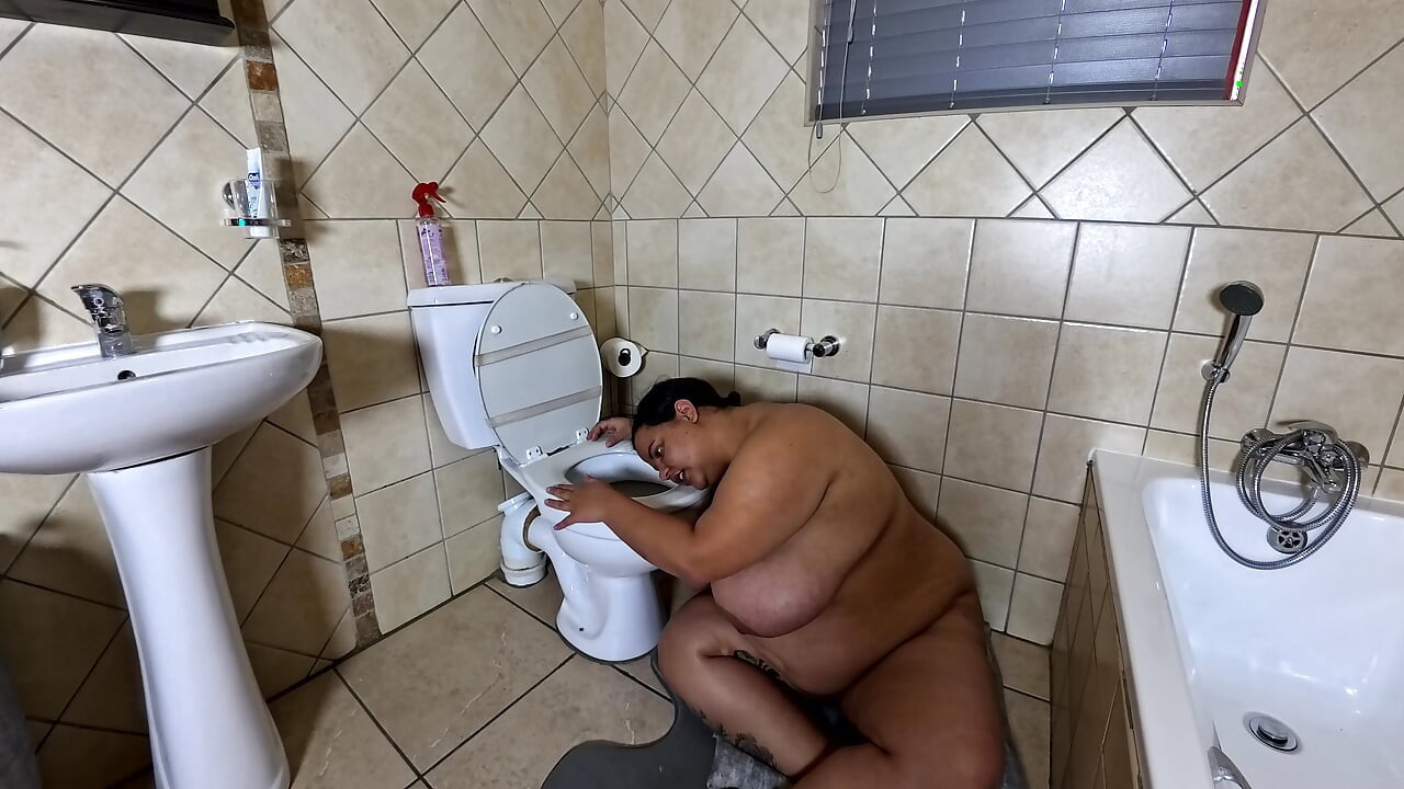 Playing with my fat pussy while licking the toilet