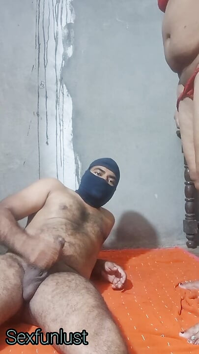 लम्पट Richa देसी पोर्नस्टार के लंड से वीर्य निकाल रही है