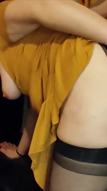 Con đĩ trưởng thành hứng tình không thể chờ đợi một lần chảy tràn tinh dịch để có được âm hộ & đít của cô ấy bị đụ