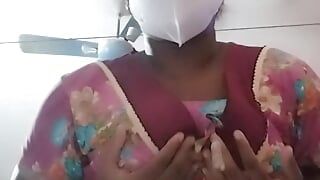 Fată tamilă care se fute cu vibrator pentru melodii💦 sexy