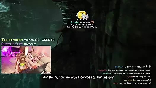 Yayıncı kız kamerayı kapatmayı unuttu ve yayında sikildi