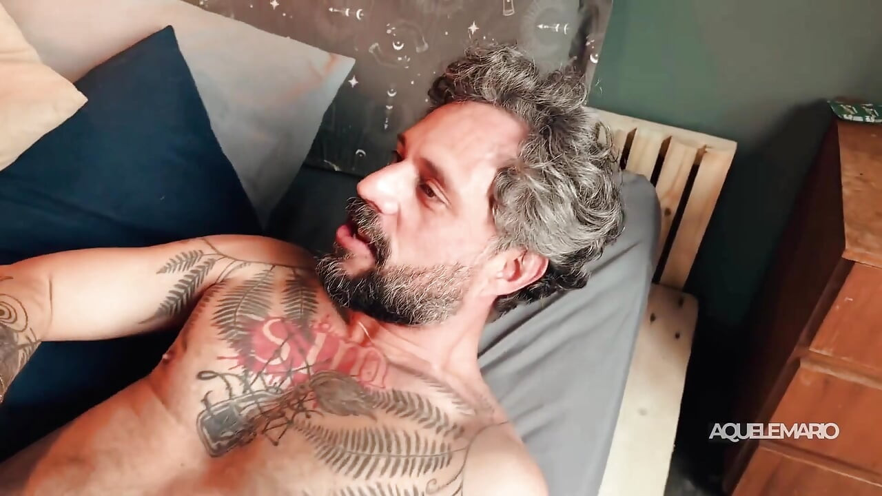 Diễn viên khiêu dâm Dread Hot làm tình mãnh liệt với một người bạn cũ và cho thấy cô ấy đang cảm thấy hứng tình như thế nào